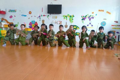 HĐTN: Bé làm chú bộ đội chào mừng ngày quân đội nhân dân Việt Nam- chồi1