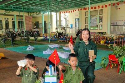 Chuyên đề Trải nghiệm “Bé tập làm chú bộ đội tí hon” Lớp Chồi 2 – Châu
